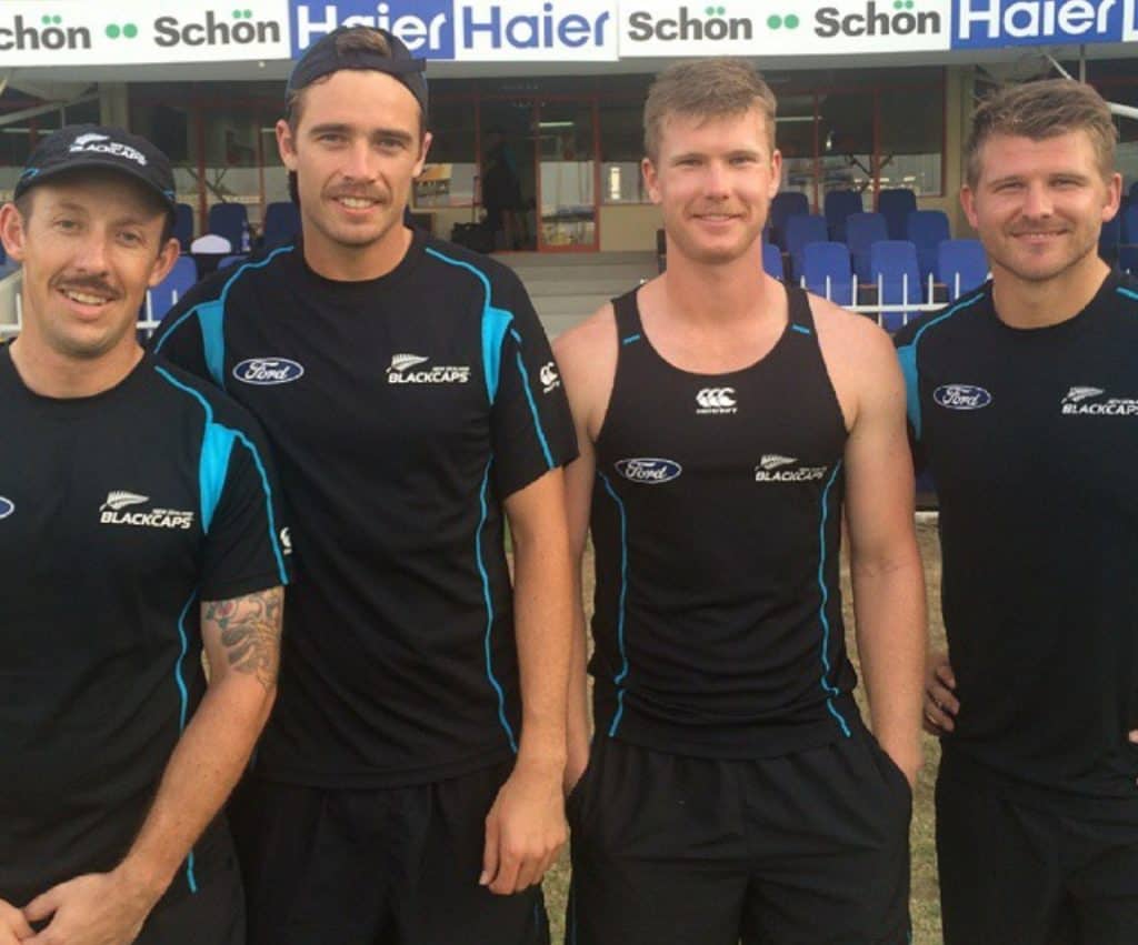 Luke Ronchi With New Zealand Cricketers