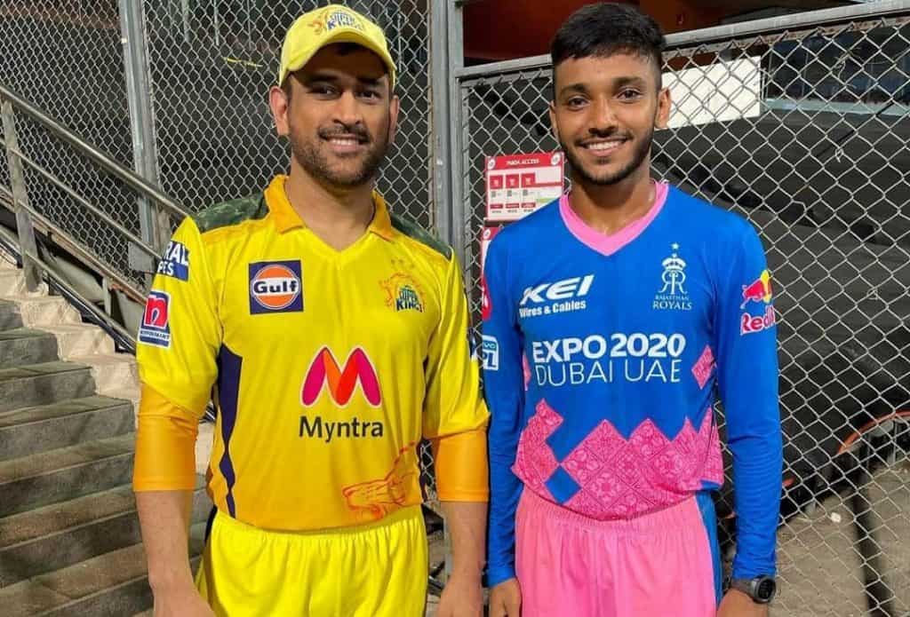 Chetan Sakariya with MS Dhoni